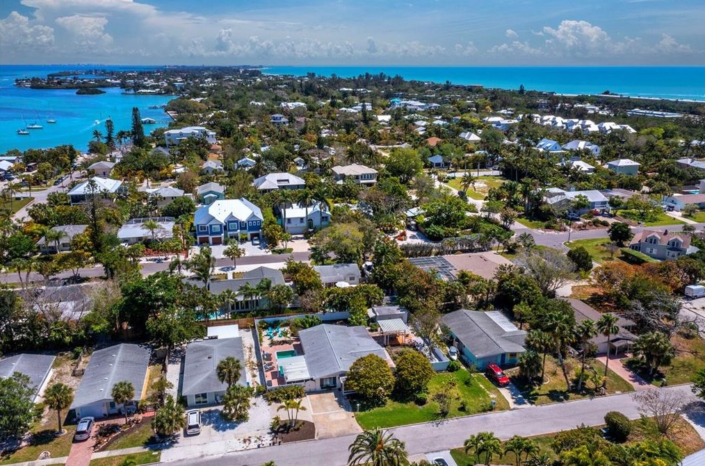 680 Fox St, Longboat Key FL 34228-1020 exterior