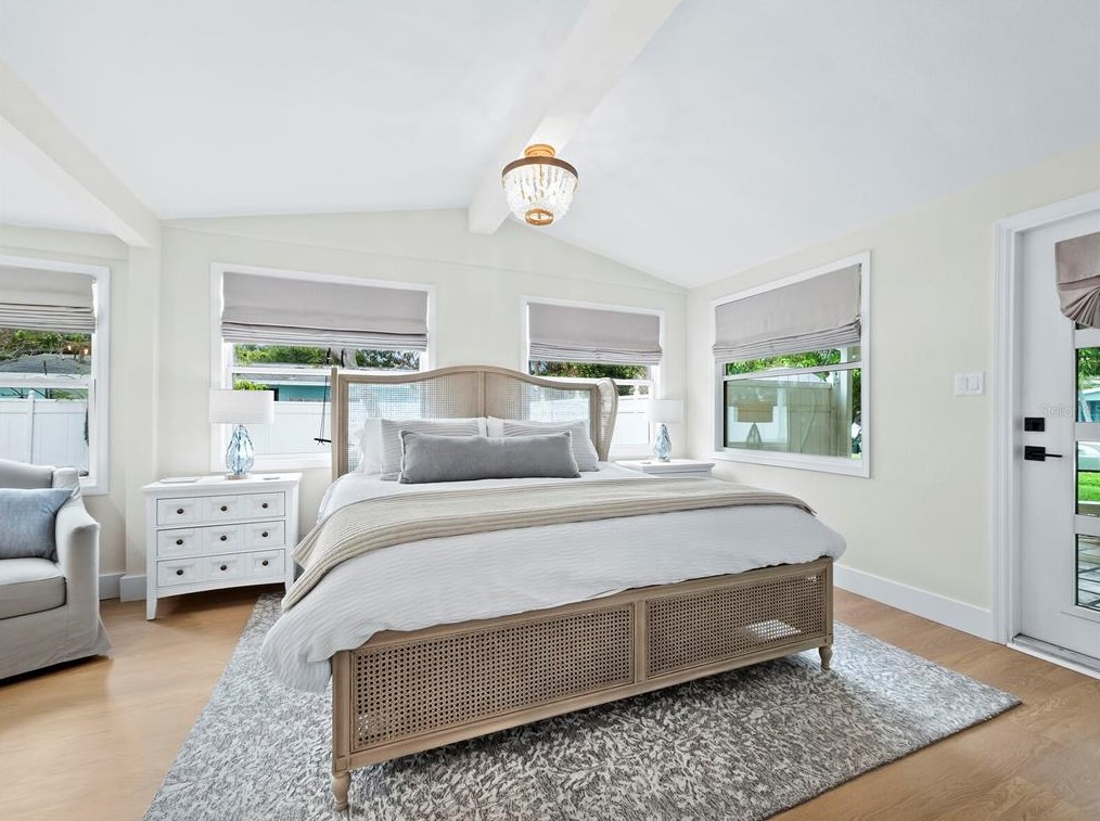 680 Fox St, Longboat Key FL 34228-1020 exterior