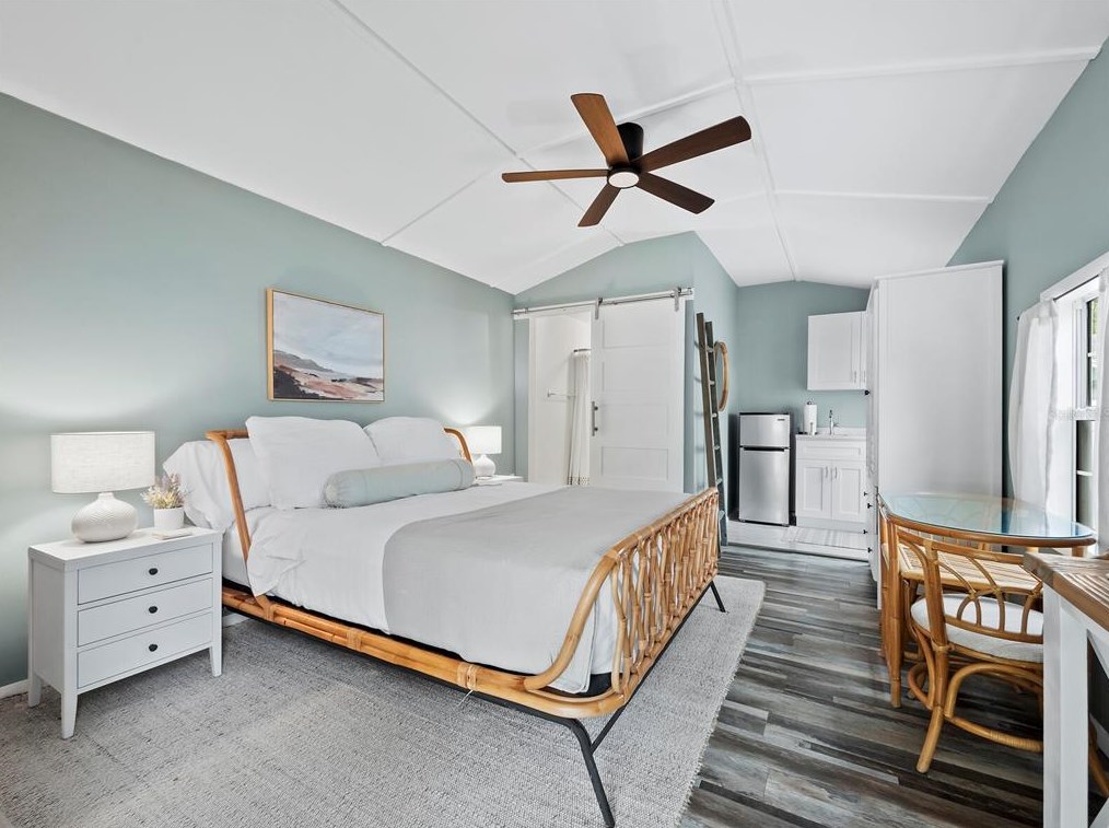 680 Fox St, Longboat Key FL 34228-1020 exterior