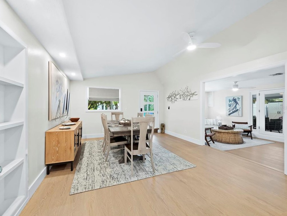 680 Fox St, Longboat Key FL 34228-1020 exterior