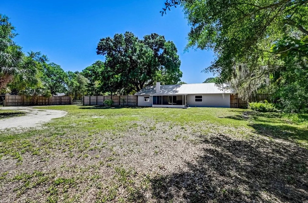 6109 45th Avenue Dr, Bradenton FL  34203-9501 exterior