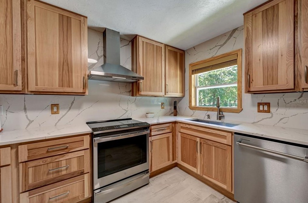 6109 45th Avenue Dr, Bradenton FL  34203-9501 exterior