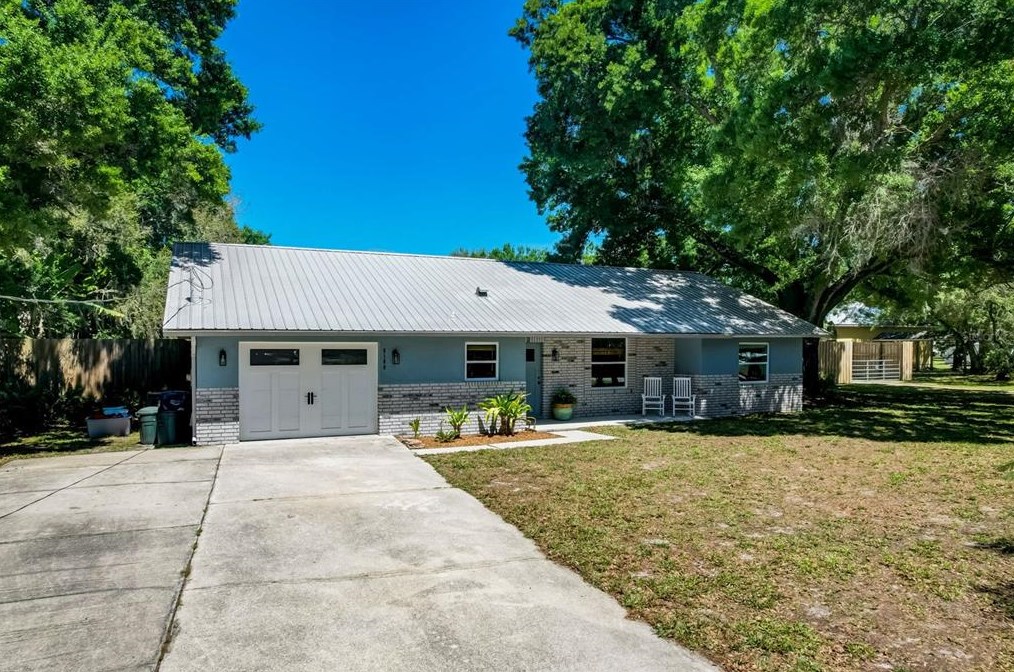 6109 45th Avenue Dr, Bradenton FL  34203-9501 exterior