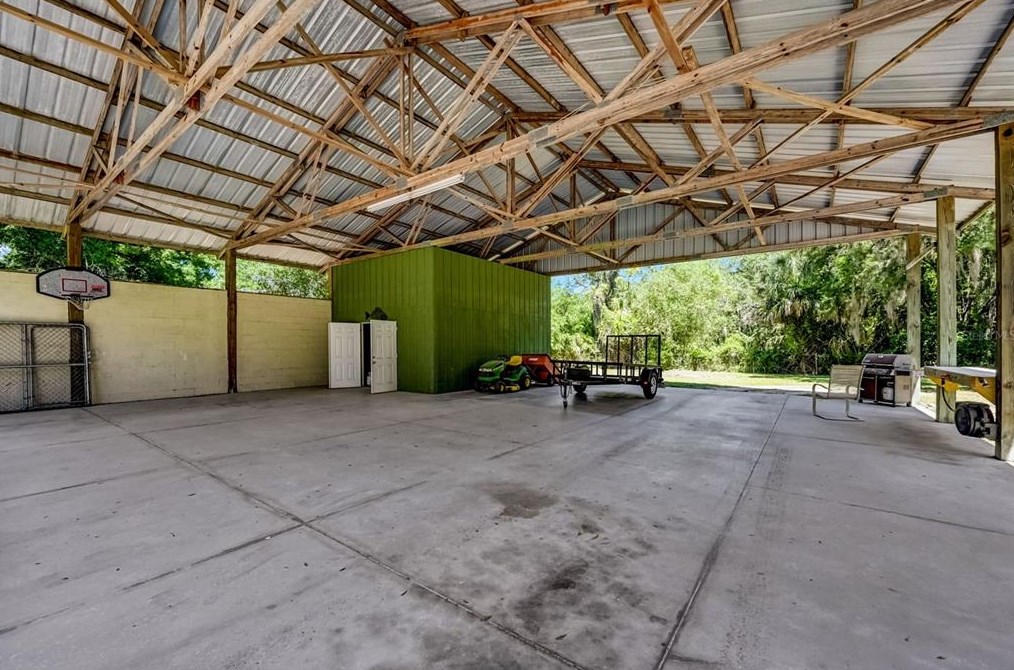 6109 45th Avenue Dr, Bradenton FL  34203-9501 exterior