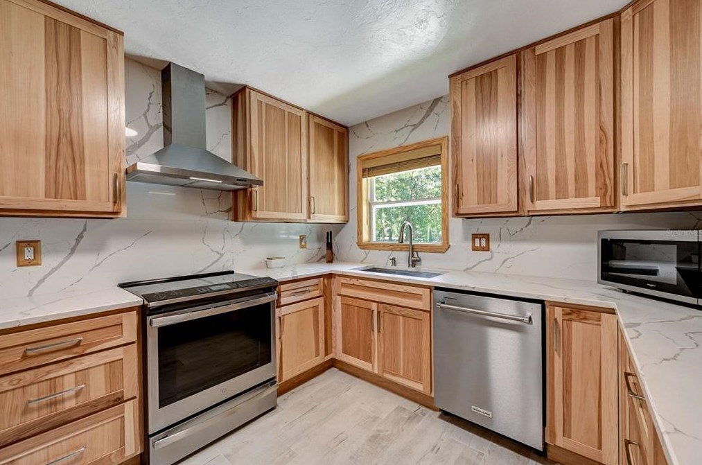 6109 45th Avenue Dr, Bradenton FL  34203-9501 exterior