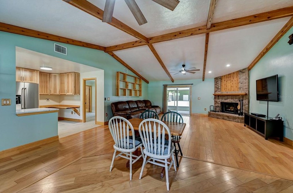 6109 45th Avenue Dr, Bradenton FL  34203-9501 exterior