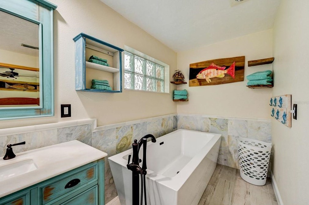 6109 45th Avenue Dr, Bradenton FL  34203-9501 exterior