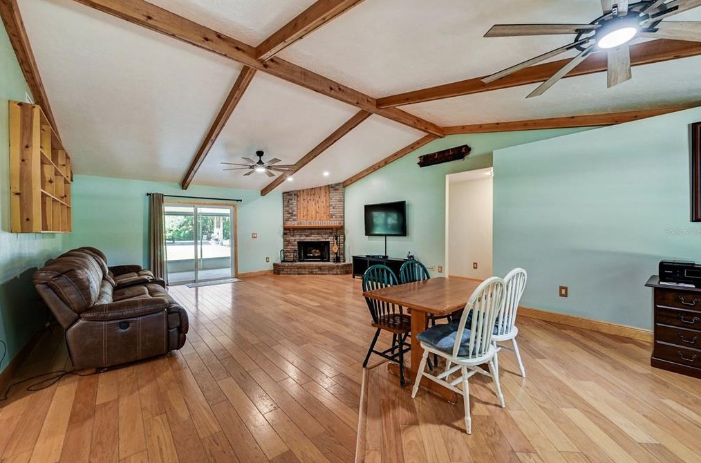 6109 45th Avenue Dr, Bradenton FL  34203-9501 exterior