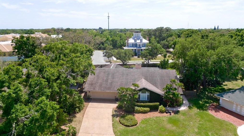 5346 Dominica Cir, Sarasota FL  34233-3817 exterior