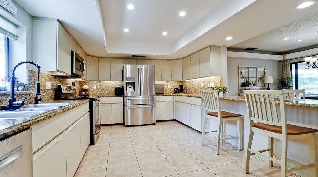 5346 Dominica Cir, Sarasota FL  34233-3817 exterior