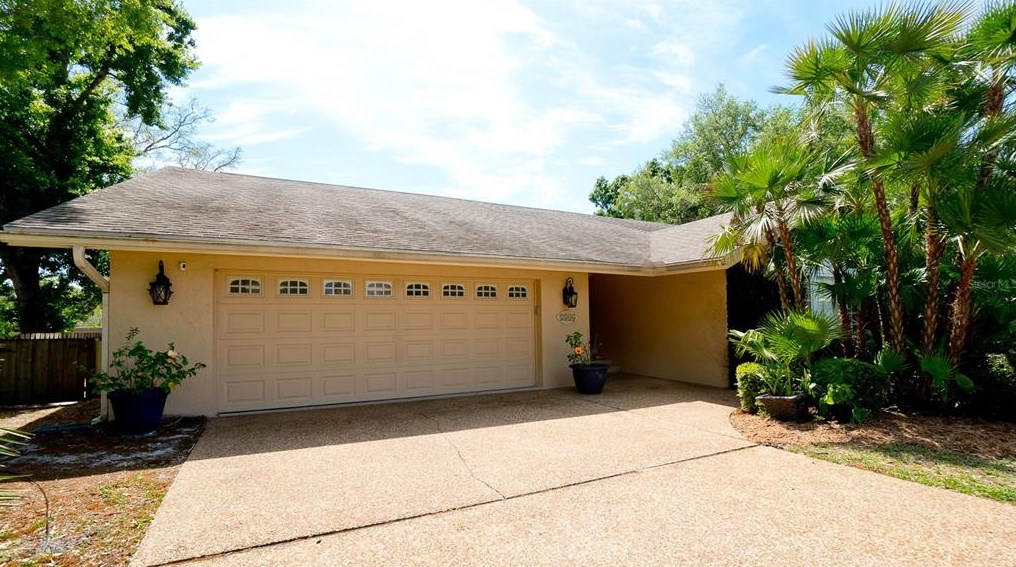 5346 Dominica Cir, Sarasota FL  34233-3817 exterior