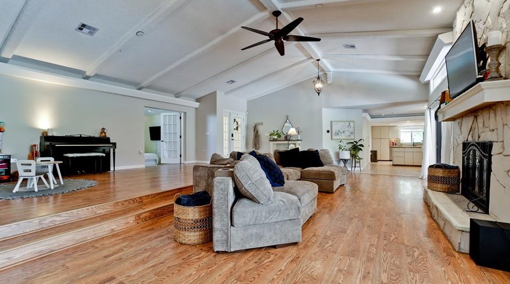 5346 Dominica Cir, Sarasota FL  34233-3817 exterior