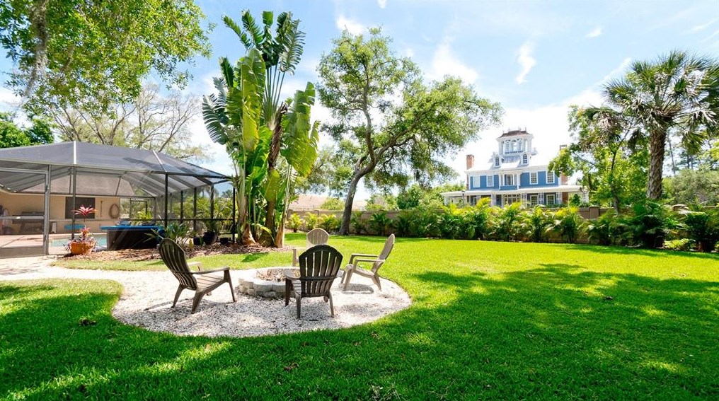 5346 Dominica Cir, Sarasota FL  34233-3817 exterior