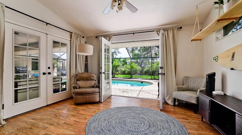 5346 Dominica Cir, Sarasota FL  34233-3817 exterior