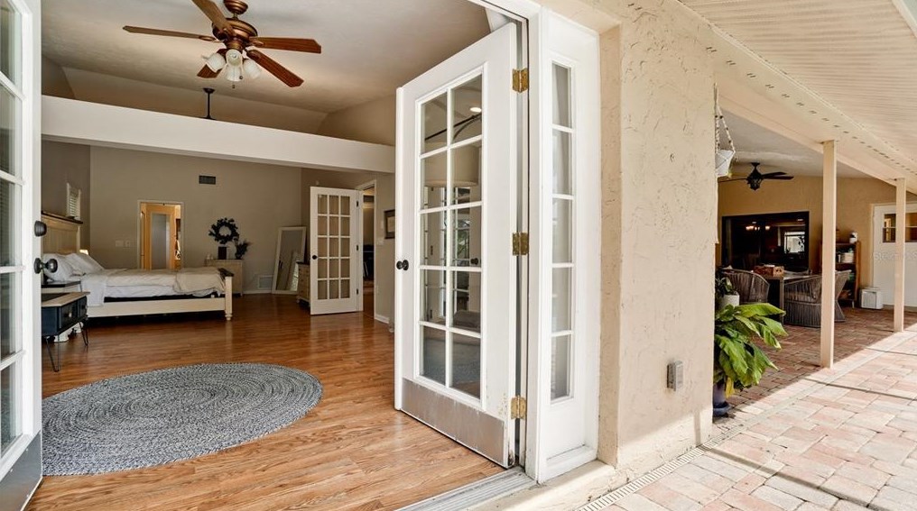 5346 Dominica Cir, Sarasota FL  34233-3817 exterior