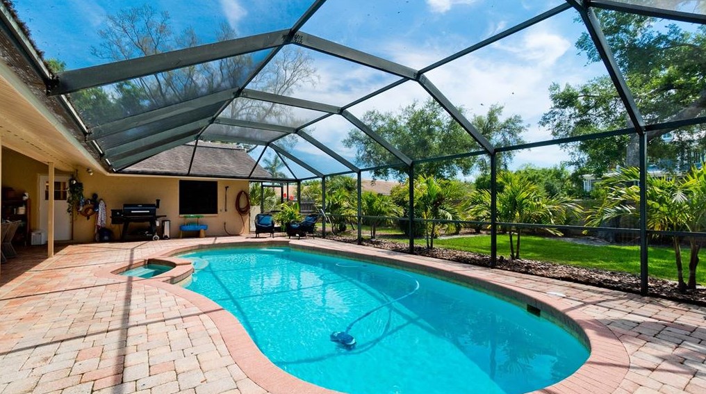 5346 Dominica Cir, Sarasota FL  34233-3817 exterior