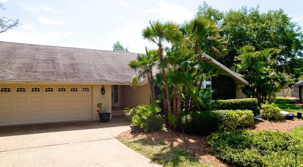 5346 Dominica Cir, Sarasota FL  34233-3817 exterior