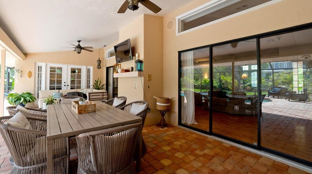 5346 Dominica Cir, Sarasota FL  34233-3817 exterior