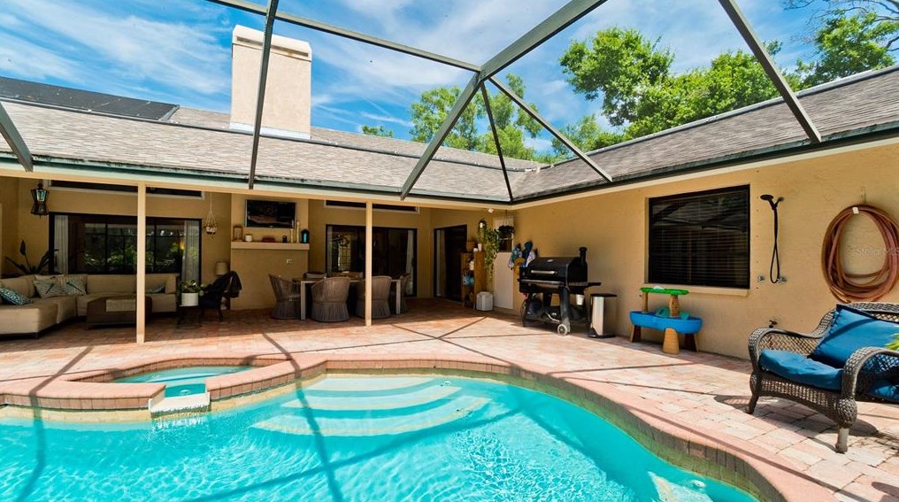 5346 Dominica Cir, Sarasota FL  34233-3817 exterior