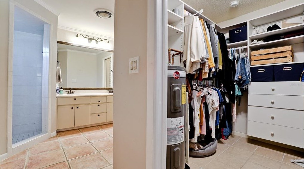 5346 Dominica Cir, Sarasota FL  34233-3817 exterior