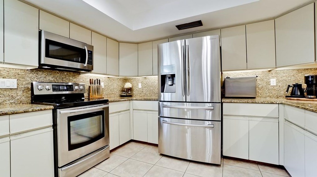 5346 Dominica Cir, Sarasota FL  34233-3817 exterior