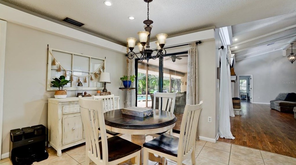 5346 Dominica Cir, Sarasota FL  34233-3817 exterior