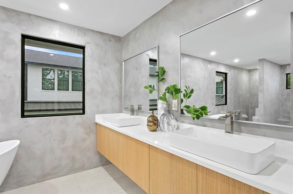 4408 Macdill Ave, Tampa FL  33611-2714 exterior