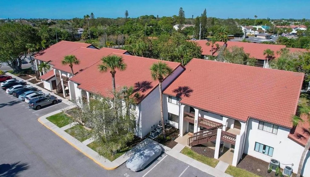 1640 Stickney Point Rd, Sarasota FL 34231-3741 exterior