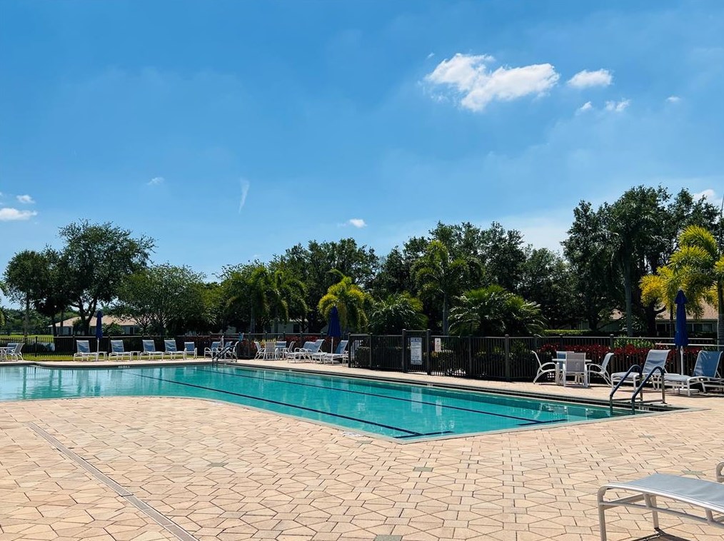 4117 Cascade Falls Dr, Sarasota FL 34243-4284 exterior