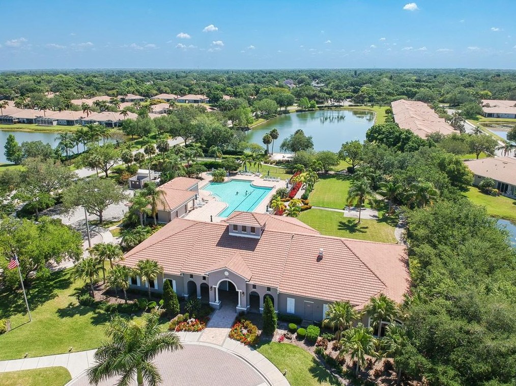 4117 Cascade Falls Dr, Sarasota FL 34243-4284 exterior