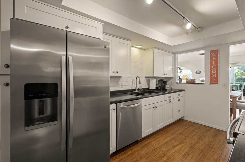 608 Foxworth Ln, Bradenton Beach FL  34217-1221 exterior