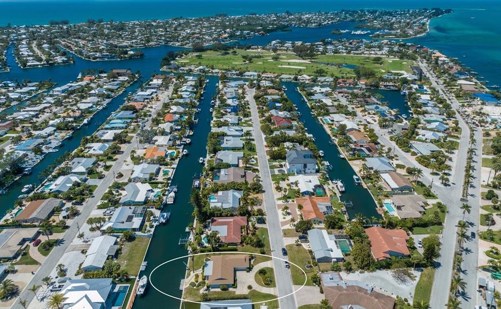 608 Foxworth Ln, Bradenton Beach FL  34217-1221 exterior