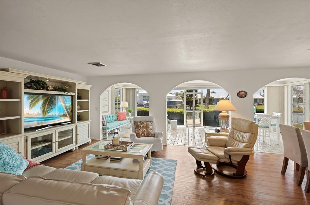 608 Foxworth Ln, Bradenton Beach FL  34217-1221 exterior