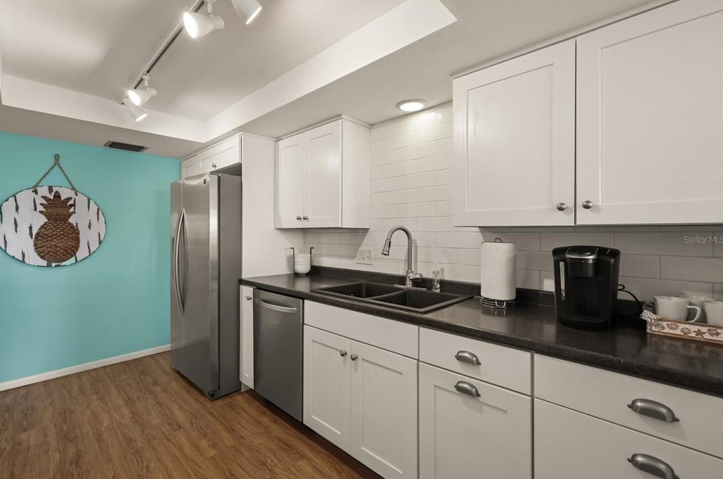 608 Foxworth Ln, Bradenton Beach FL  34217-1221 exterior