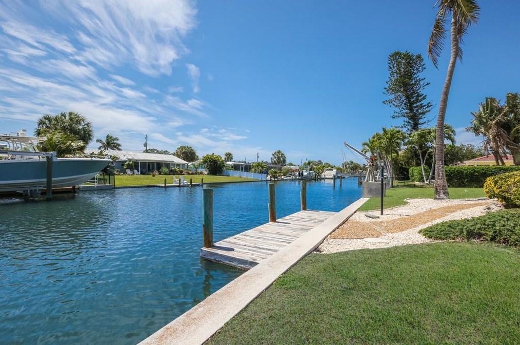 608 Foxworth Ln, Bradenton Beach FL  34217-1221 exterior