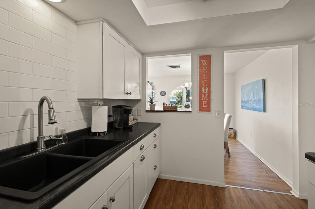 608 Foxworth Ln, Bradenton Beach FL  34217-1221 exterior