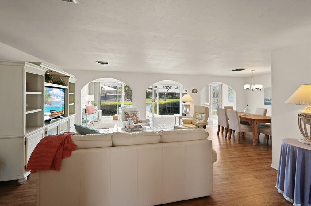 608 Foxworth Ln, Bradenton Beach FL  34217-1221 exterior