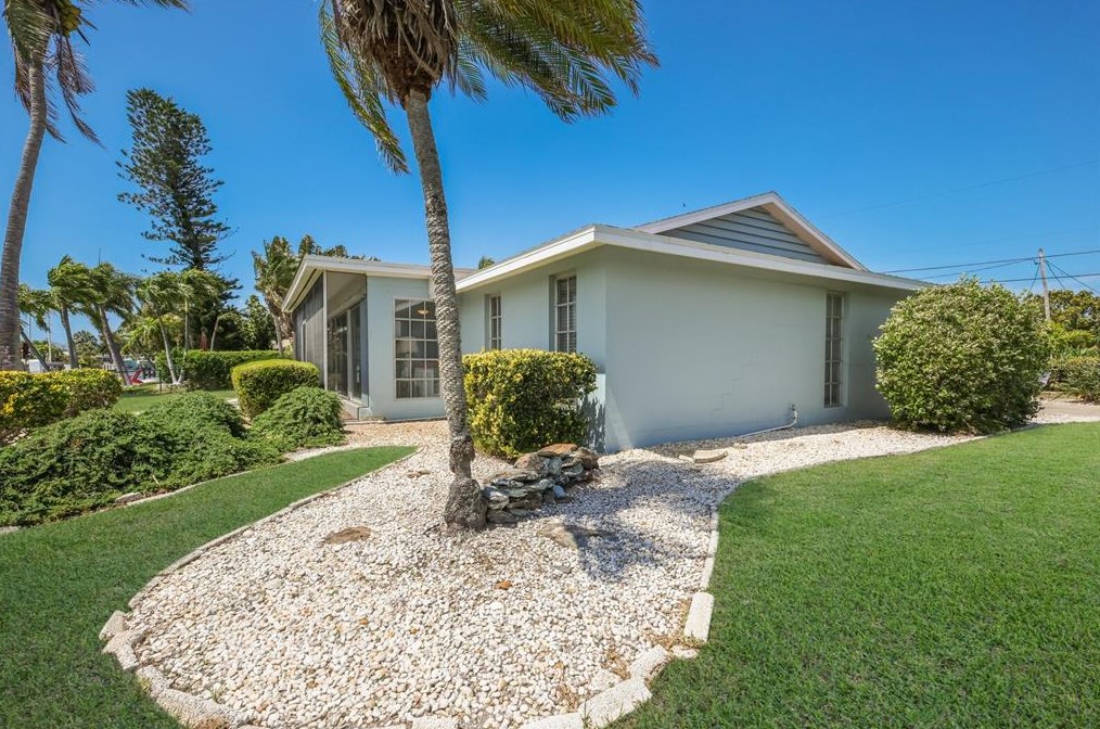 608 Foxworth Ln, Bradenton Beach FL  34217-1221 exterior