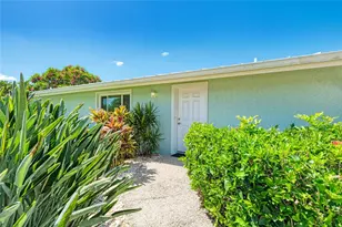 5577 Contento Dr, Sarasota, FL 34242 - Photo 5