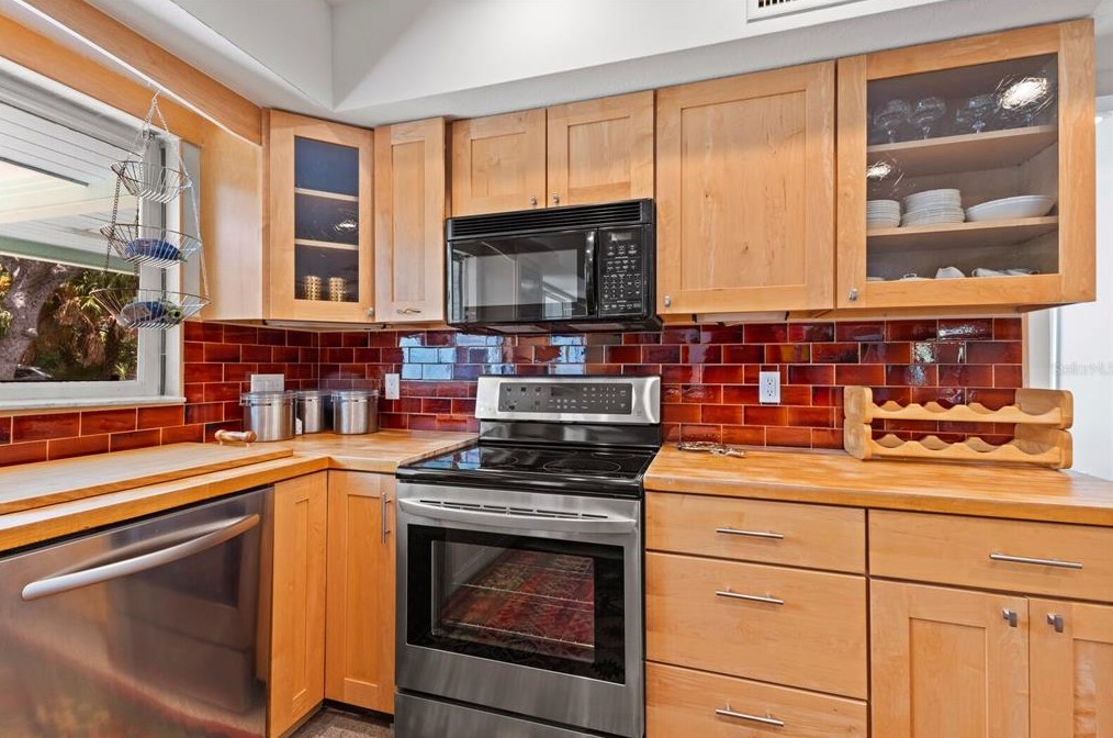 940 Caloosa Dr, Sarasota FL 34234-8322 exterior