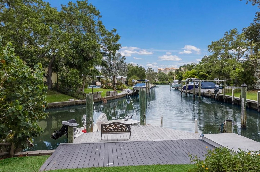 940 Caloosa Dr, Sarasota FL 34234-8322 exterior