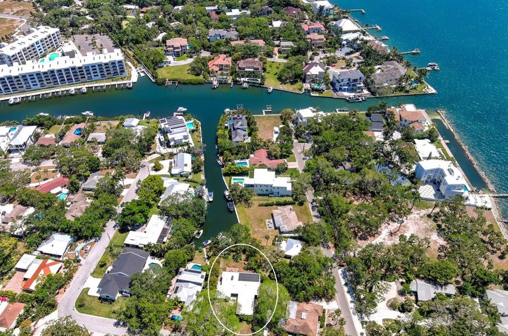 940 Caloosa Dr, Sarasota FL 34234-8322 exterior