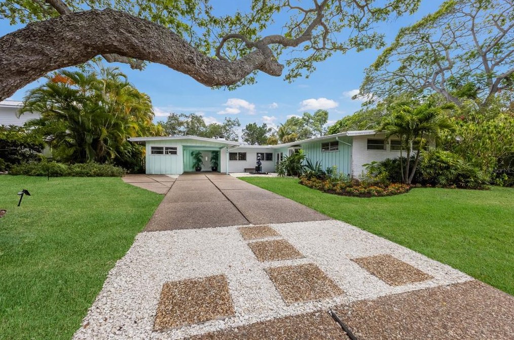 940 Caloosa Dr, Sarasota FL 34234-8322 exterior