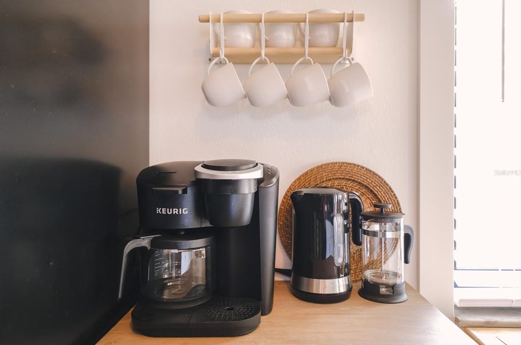 4446 Flatbush Ave, Sarasota FL  34233-1903 exterior