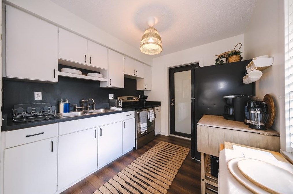 4446 Flatbush Ave, Sarasota FL  34233-1903 exterior