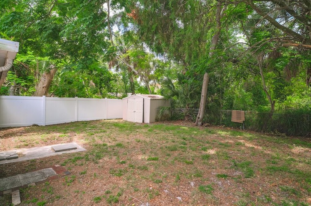 4446 Flatbush Ave, Sarasota FL  34233-1903 exterior