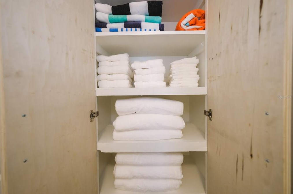 4446 Flatbush Ave, Sarasota FL  34233-1903 exterior