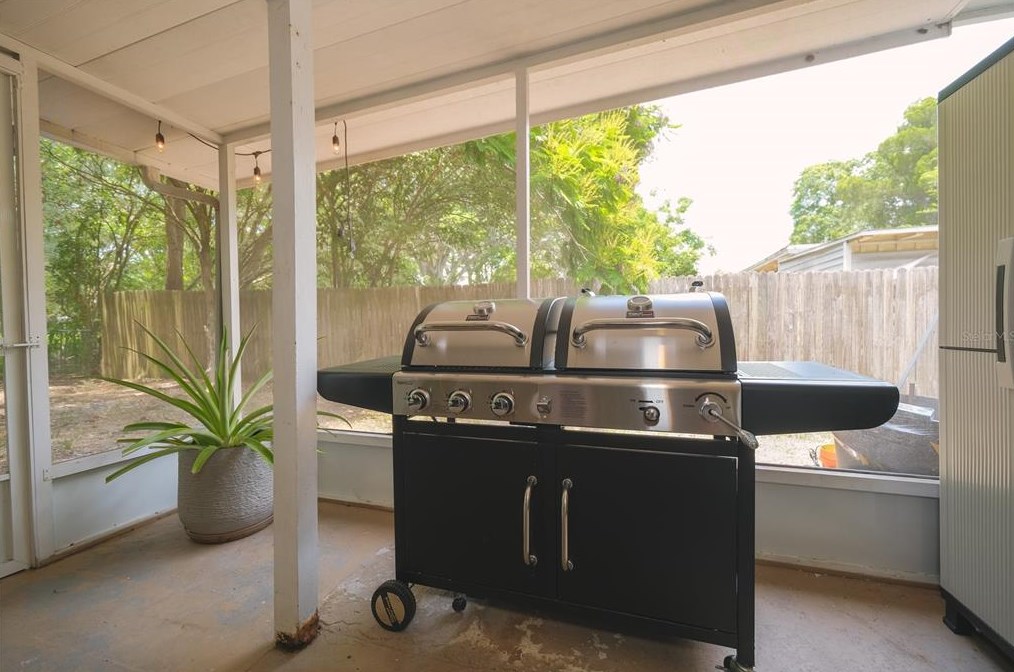 4446 Flatbush Ave, Sarasota FL  34233-1903 exterior