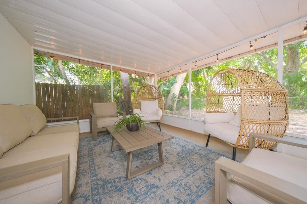 4446 Flatbush Ave, Sarasota FL  34233-1903 exterior