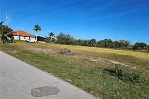 1927 NE 18th Pl, Cape Coral, FL 33909 - Photo 5